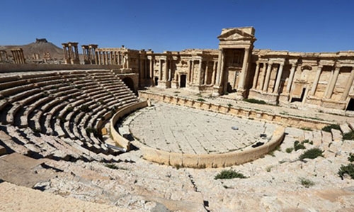 Russian orchestra performs in Syria's war-scarred Palmyra