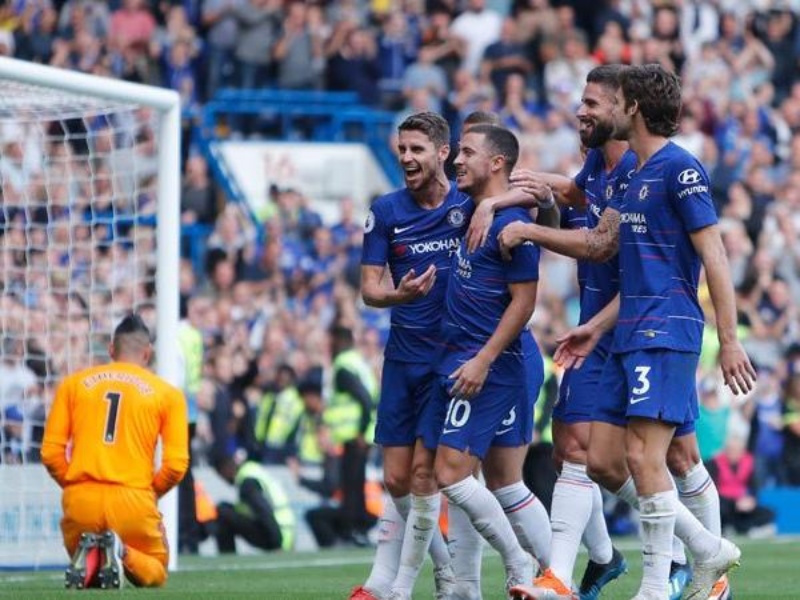 Chelsea, Liverpool maintain lead over chasing City