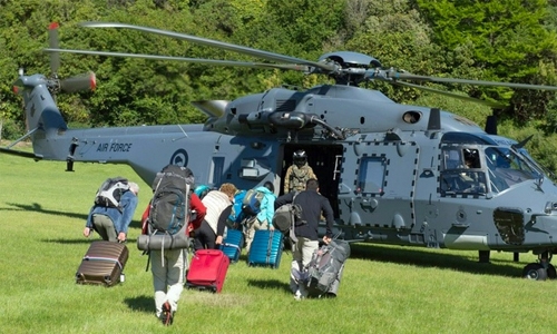 Aftershocks as tourists evacuated in quake-hit New Zealand