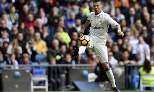 Ronaldo extends Real Madrid deal to 2021