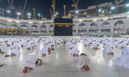 Saudi opens Umrah to vaccinated worshipers from abroad