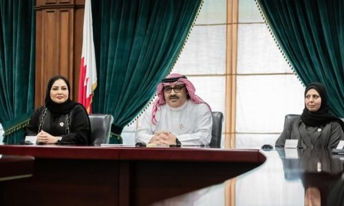 Minister Juma Approves Scholarships for Top Graduates in Bahrain