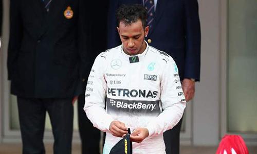 Hamilton unhappy with Mercedes after 'boring' race