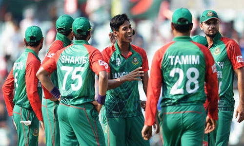 Bangladesh players fined for female guests 