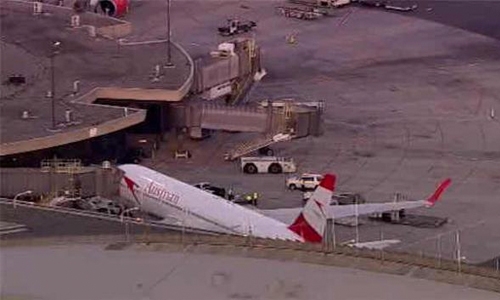 Planes clip wings on ground at airport