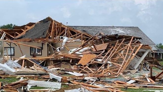 Deadly tornadoes batter southern US states