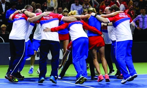 Czechs face France in FedCup final