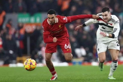 Van Dijk defends Alexander-Arnold after Liverpool star’s Man Utd flop