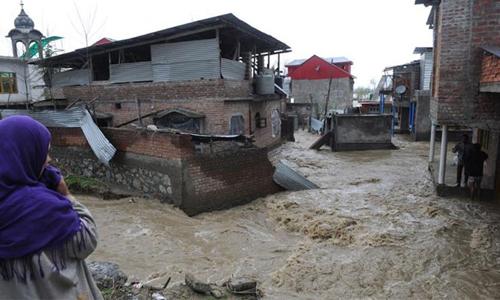 Landslides leave thousands stranded in northern Pakistan