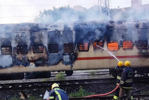 Nine killed in Indian train coach fire