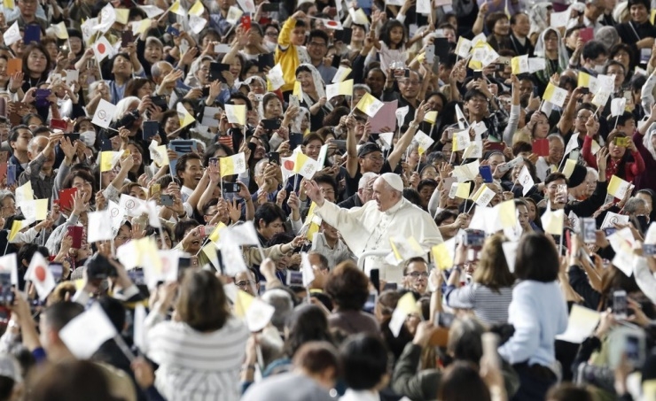Pope meets Japan's 'triple disaster' victims