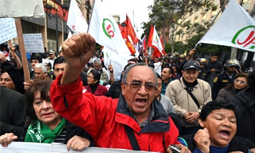 Peru in crisis as president dissolves congress