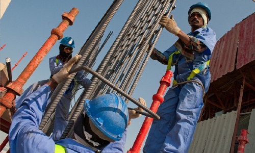 People in Bahrain urged to report summer outdoor work ban violations