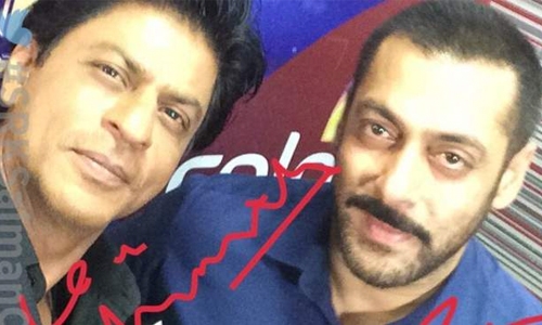 Shah Rukh Khan, Salman Khan take 'BhaiBhai' selfie
