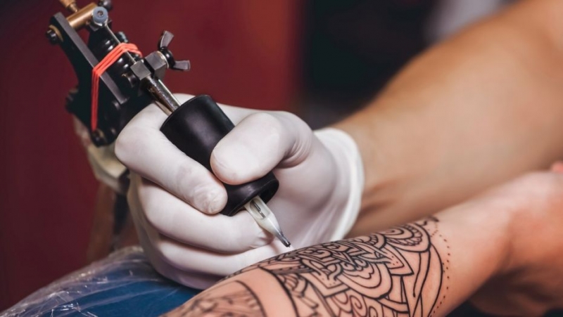 Tattooing in Bahrain: Practising of the controversial art 