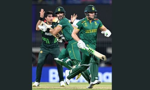 South Africa rise to the top by barest margins in World Cup thriller against Pakistan