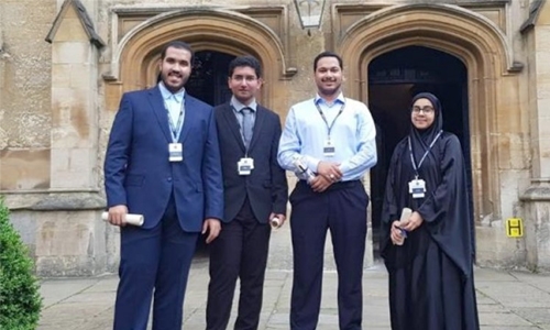 AGU gifted students complete medical research programme in Oxford Royale Academy