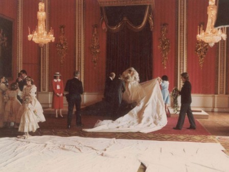New Princess Diana wedding photographs up for auction
