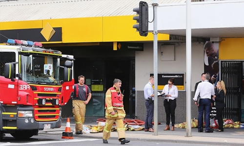 26 hurt after man sets fire to Australia bank