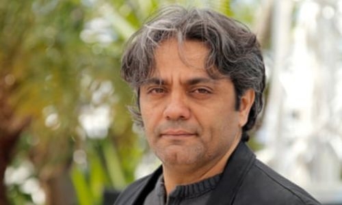 ‘Film director flees Iran on foot’)