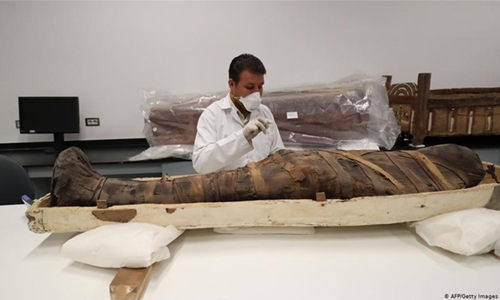Egypt displays restoration of Tutankhamun coffin