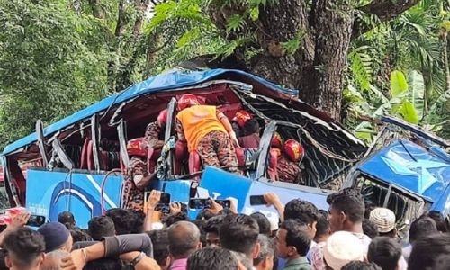 10 killed, 20 injured after bus crashes into tree in Bangladesh