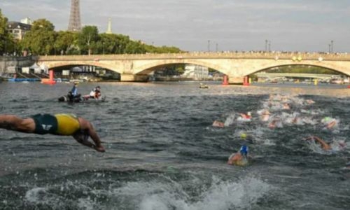Olympics organisers cancel first triathlon training over Seine pollution