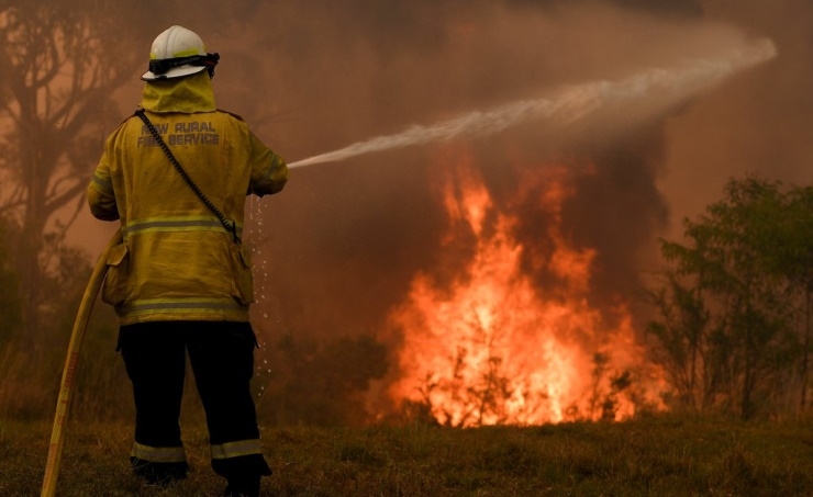 Australia's volunteer firefighters to receive compensation