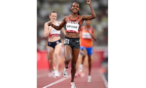 Kipyegon retains 1500m title