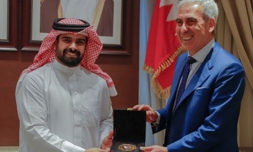 HH Shaikh Salman receives ARISF President Raffaele Chiuli and WAKO President Roy Baker in Bahrain