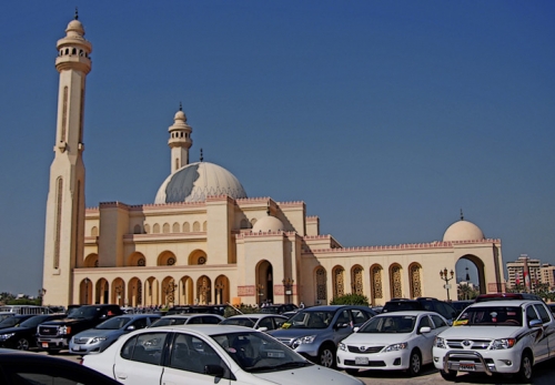Drivers in Bahrain urged to obey laws while parking near mosques