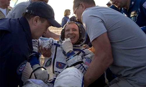 Record-breaking NASA astronaut comes back to Earth