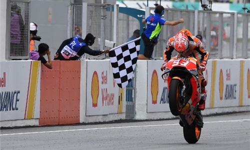 Marquez wins Malaysian MotoGP after Rossi crash 