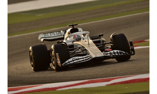 Gasly quickest as Bahrain F1 pre-season tests kick off