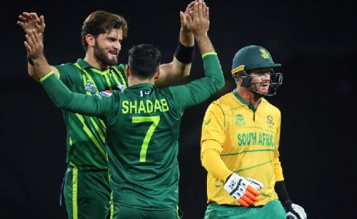 T20 World Cup: Pakistan beat South Africa in rain-affected game to keep slim semis hopes alive