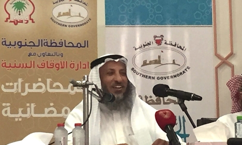 Kuwaiti scholar delivers religious lecture at mosque