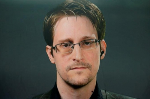 US whistleblower Edward Snowden seeks Russian passport for sake of future son