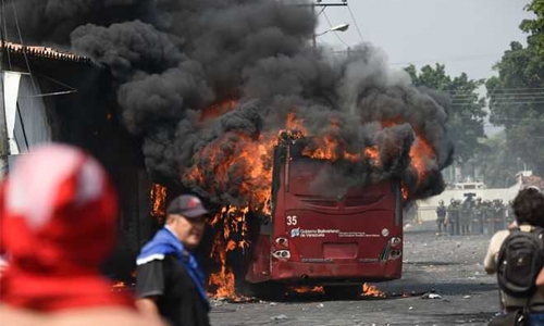 Guaido ramps up pressure after deadly Venezuela border clashes