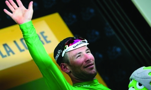 Cavendish sets new mark with narrow Tour stage win