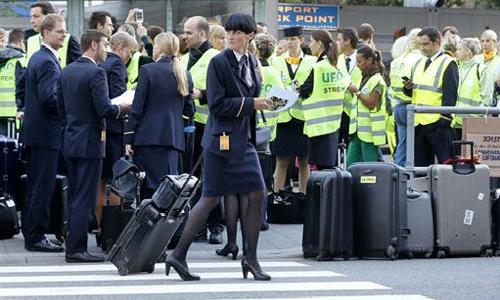 German cabin crew union threatens Lufthansa strikes