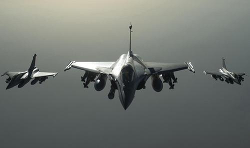 French fighter bombers pound IS stronghold in Syria