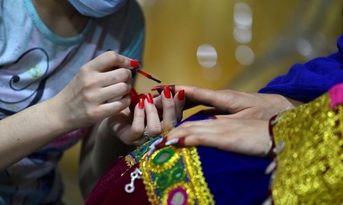 Beauty salons in Bahrain struggle to cope with last-minute Eid rush