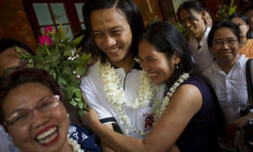 Myanmar court frees student activists after Suu Kyi pledge