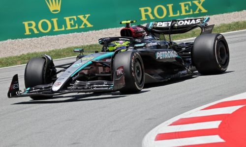 Mercedes shows promising form as Verstappen struggles in fifth during second practice