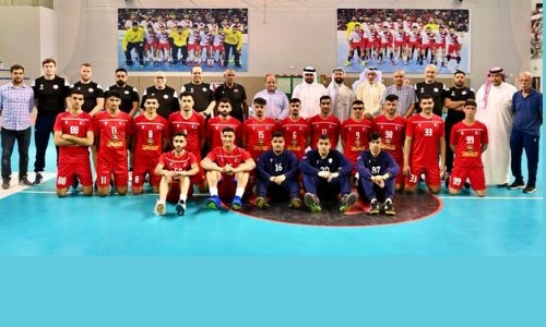 HH Shaikh Isa visits Bahrain junior handball team