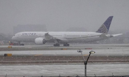 More than 2,000 US flights cancelled due to freezing temperatures, heavy snow