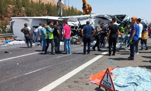Bus ploughs into crash scene killing 32 rescuers in Turkey   