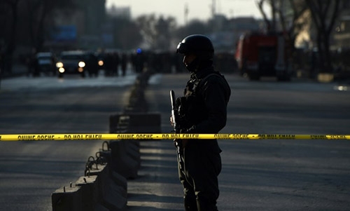 Taliban suicide bomber kills 20 police outside Kabul base