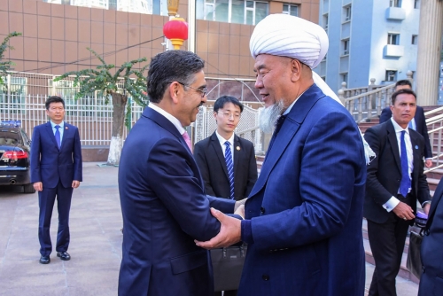 Pakistan PM in rare visit to China's Xinjiang