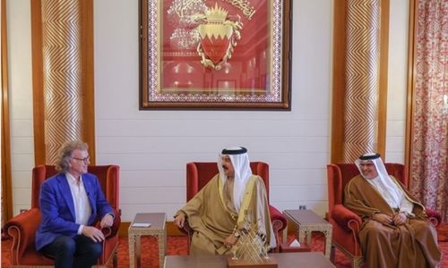 HM King Hamad confers Bahrain Order-First Class on Andre Rieu
